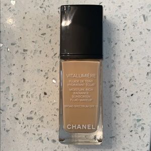 Chanel Vitalumiere Foundation